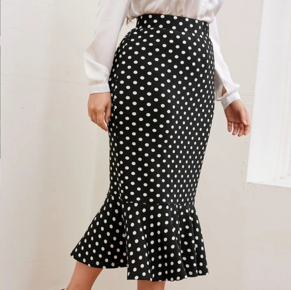 Curvy+ Elegant Polka-dot Mermaid Style Skirt - Picture 5 of 6